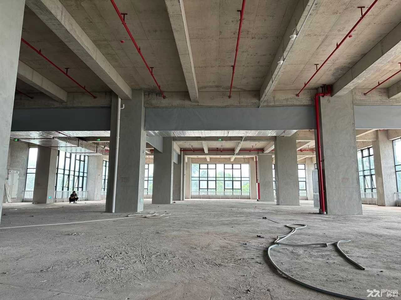 龙华观澜高新园楼上855平厂房出租 - 2