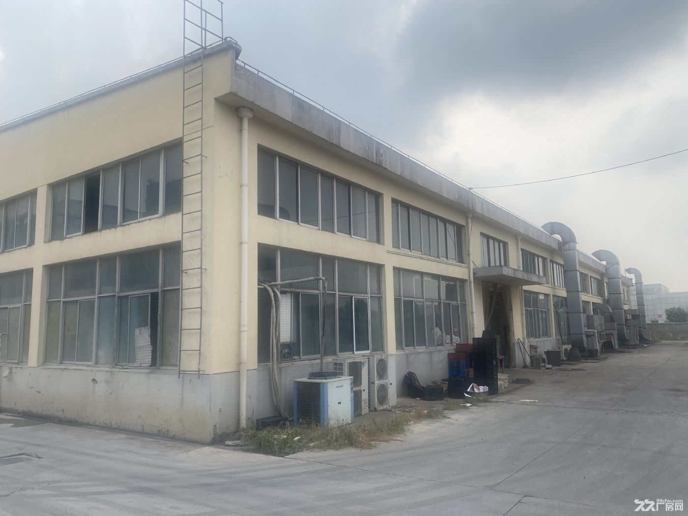 标准厂房3600平方,空地将近3.6平方