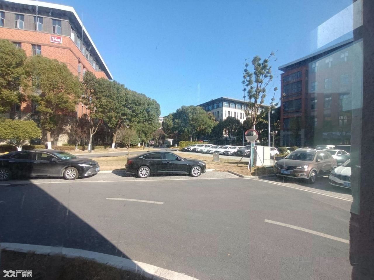 房东出租：花桥产业园厂房招租 毛坯和精装修带环氧树脂地面600起租 - 3
