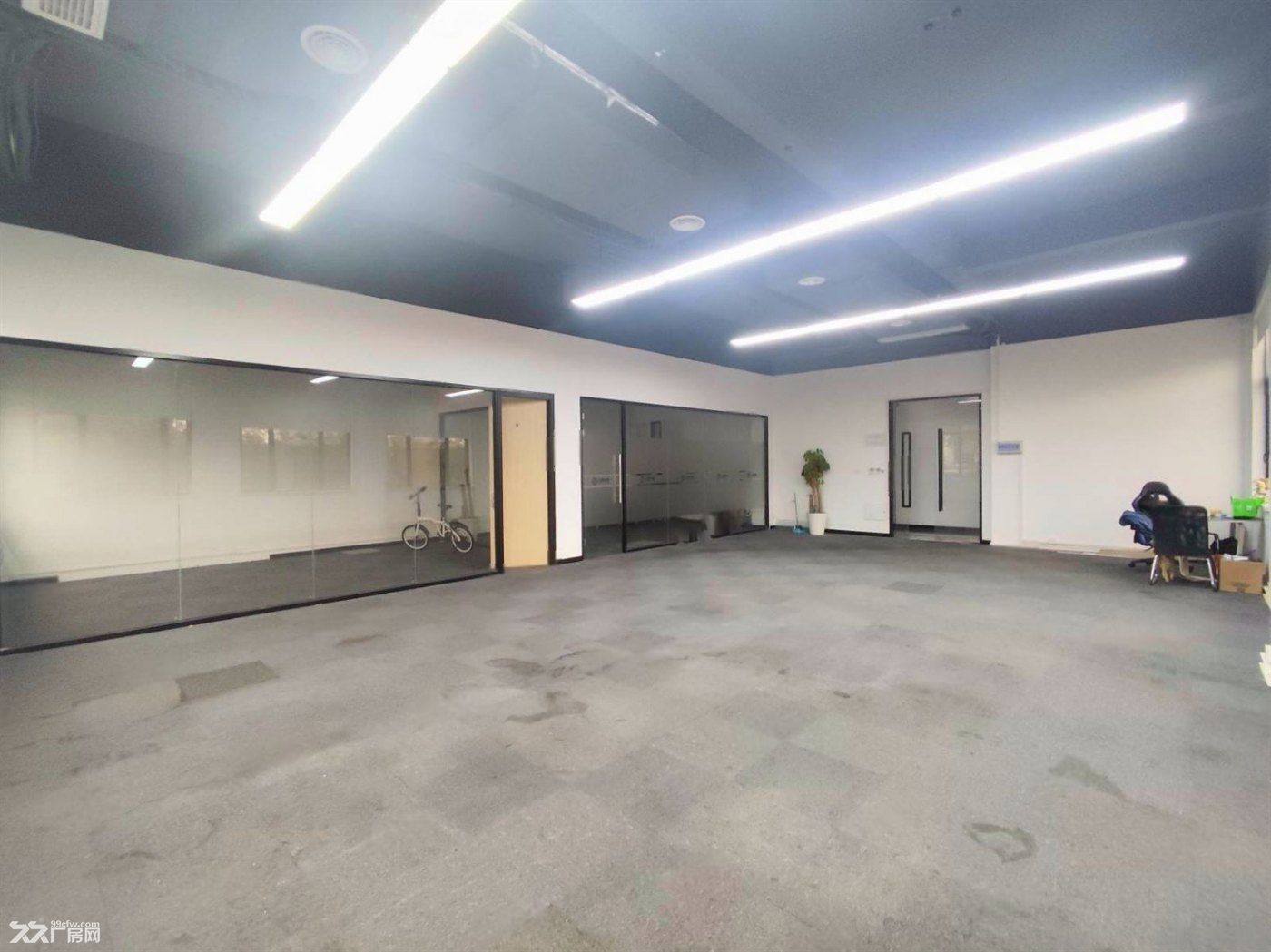 房东直租:独栋1楼400平整层 可分200平 门口位置 展示面好 - 4