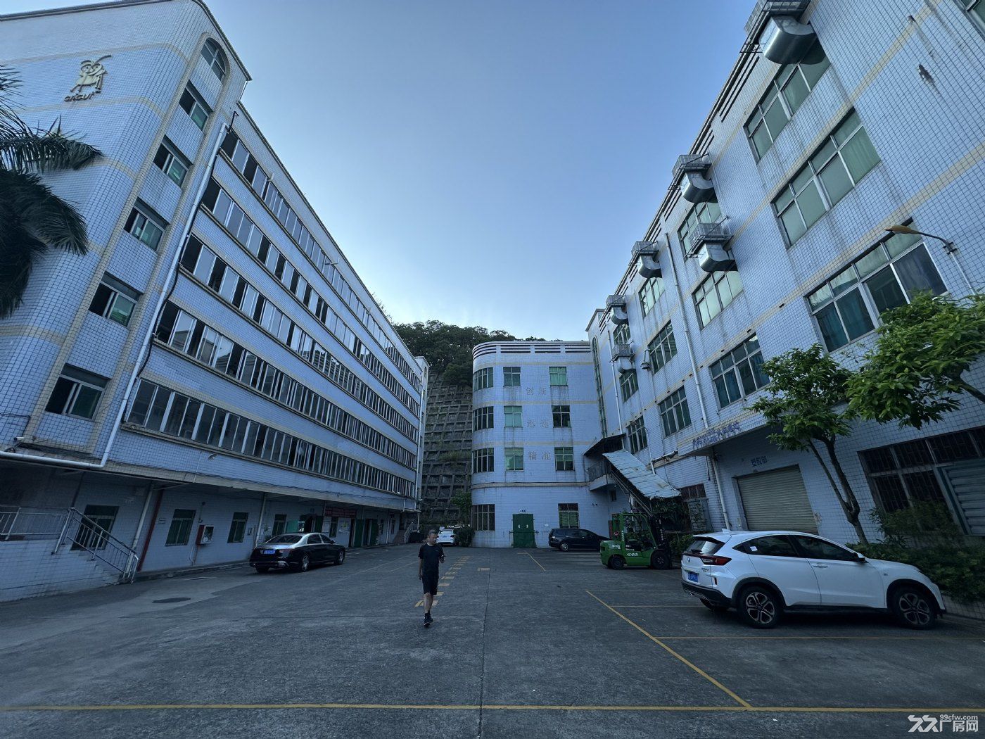 深圳 龙岗 1u额w平方厂房 整租