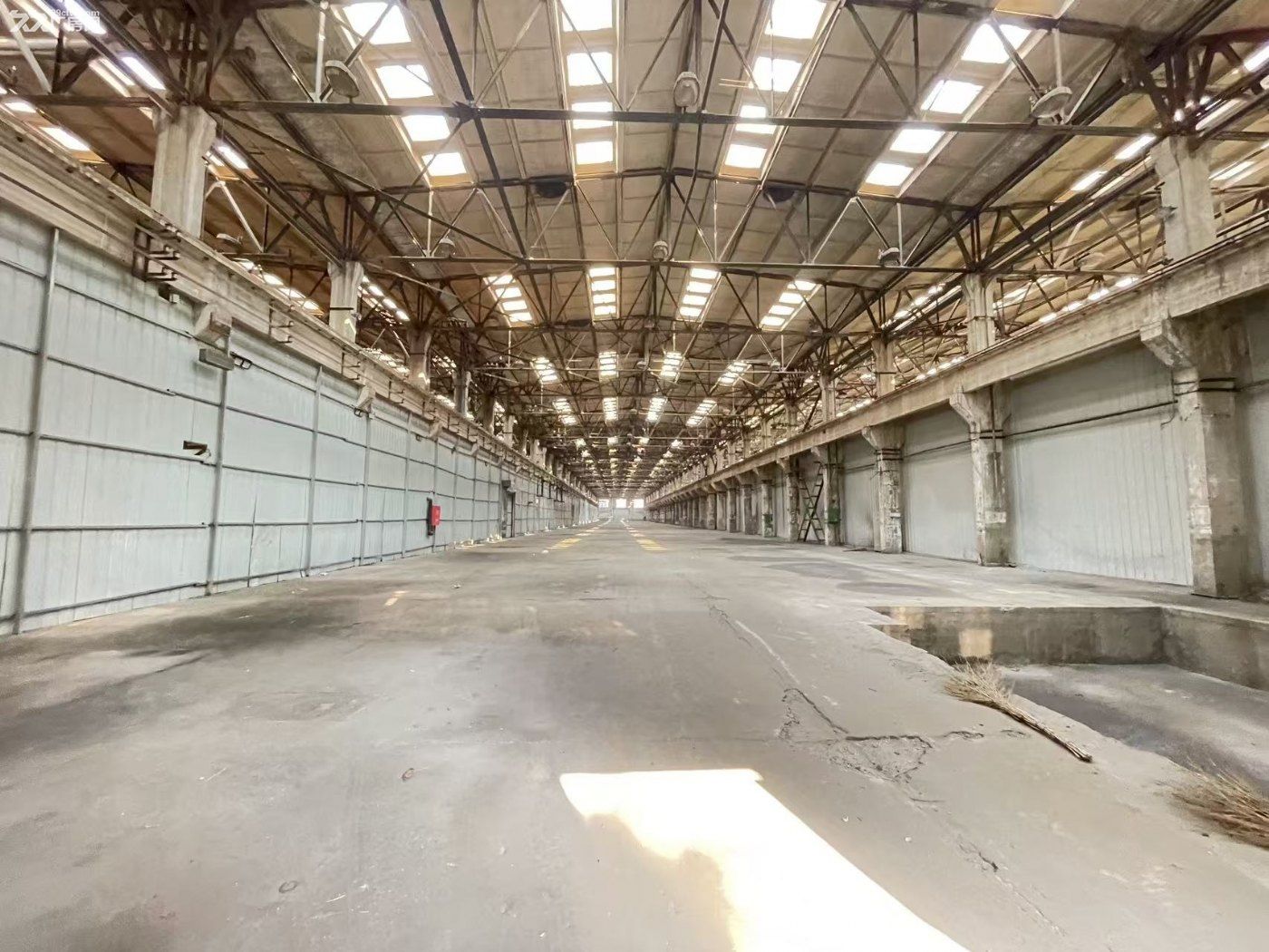 独院12500厂房高度13米带天车配有办公住宿空地库房 - 5