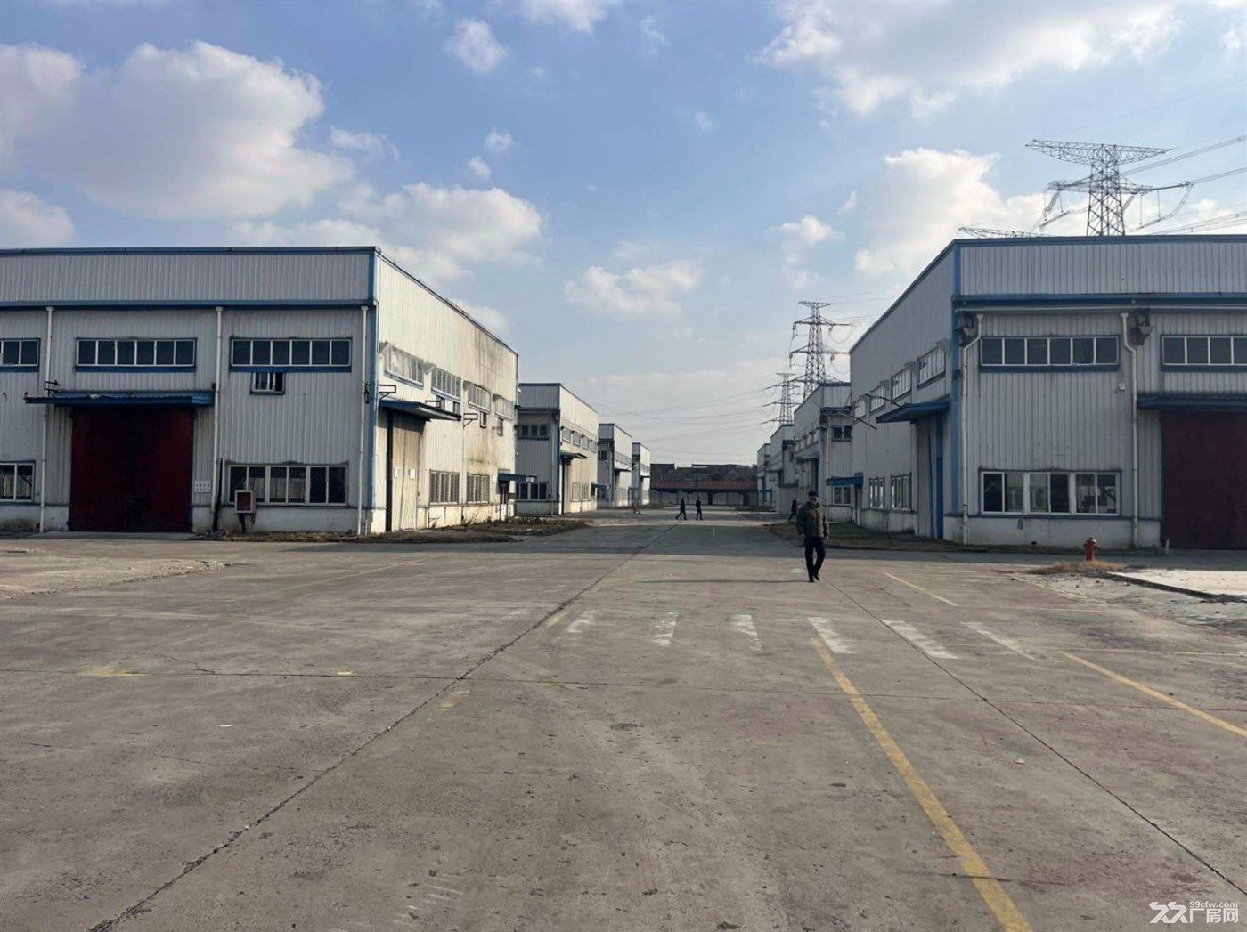 独门独院全独栋 带12亩场地 层高10米无立柱 行业不限