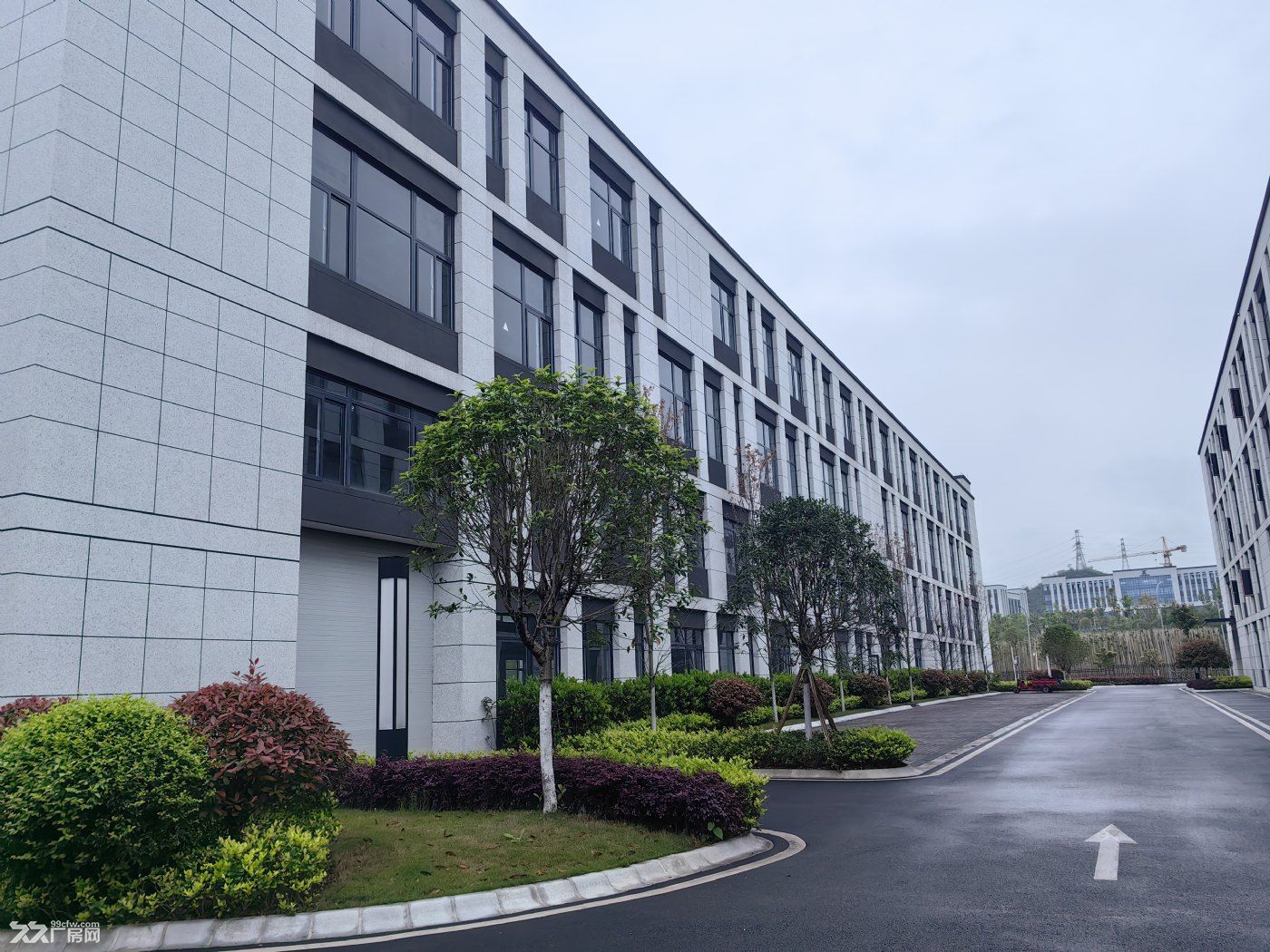 京东方旁,轻轨+公交,1500㎡大平层现房拎包入住