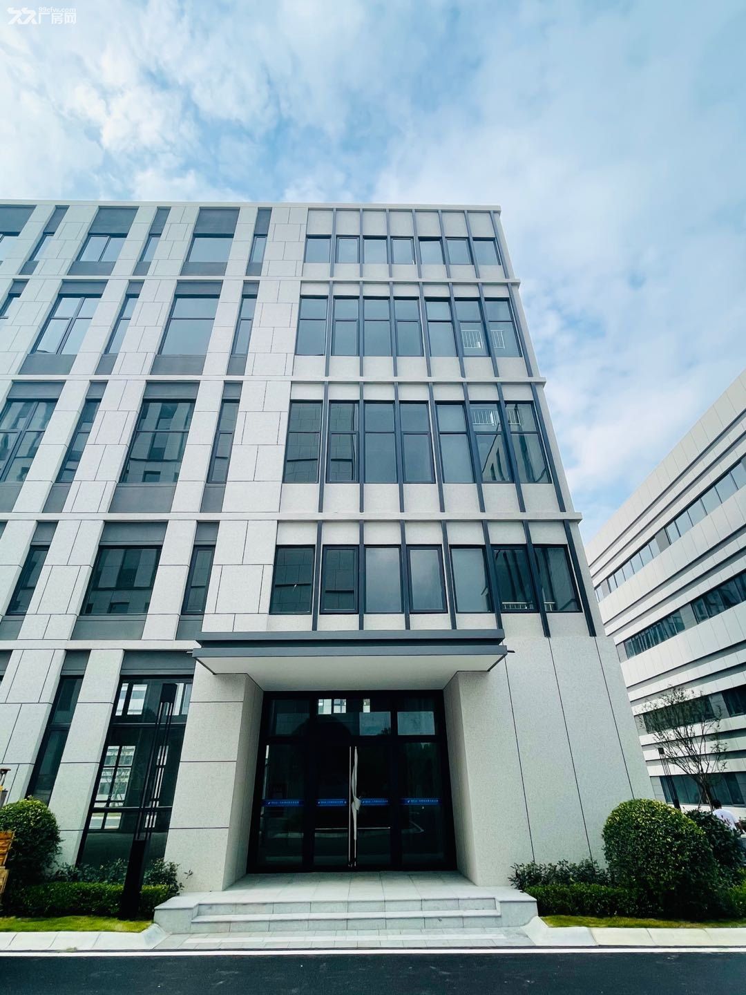 天府新区新兴工业园,紧临龙泉,全新独栋分成园区,可享受政府租金50%补贴 - 2