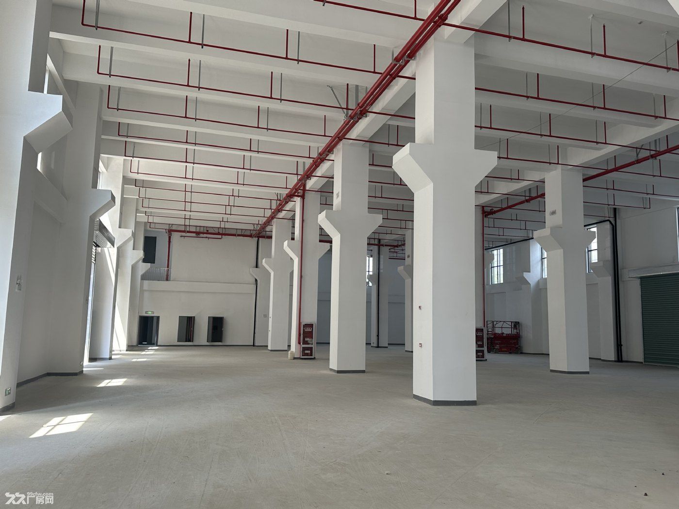 房东直租，新建产业园厂房，面积495-2062，租金优惠，交通方便，紧邻新华高架