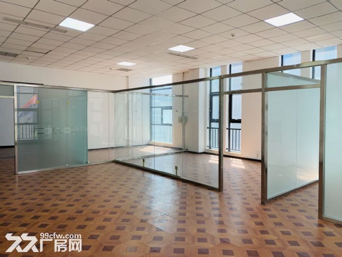 (出租)(孵化创业园)工位 小平米办公室 精装修 低租金 配套全