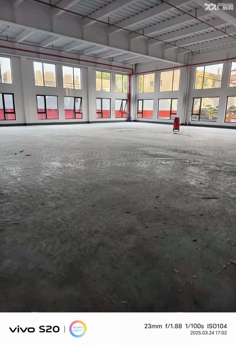房东直租:曹安公路路边 2千平可做展示面,可分割,适合展厅汽车4s店 - 3