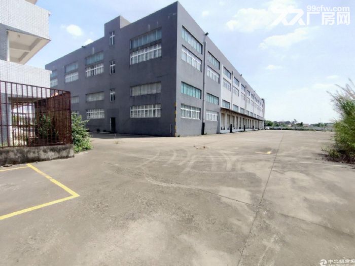 白云区新出标准独栋高台厂房9100平，空地8500，高7.5米，可分租，拖车可进