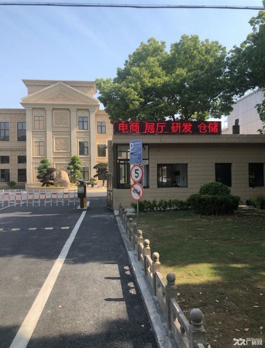 招商;招商：江桥原房东，一楼1元二楼0.6元公摊少，大小面积都有