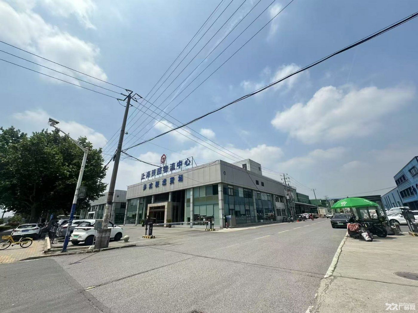 闵行区龙吴路近市区厂房,园区内有铁路,马路对面有码头.交通便利.设施完善. - 4