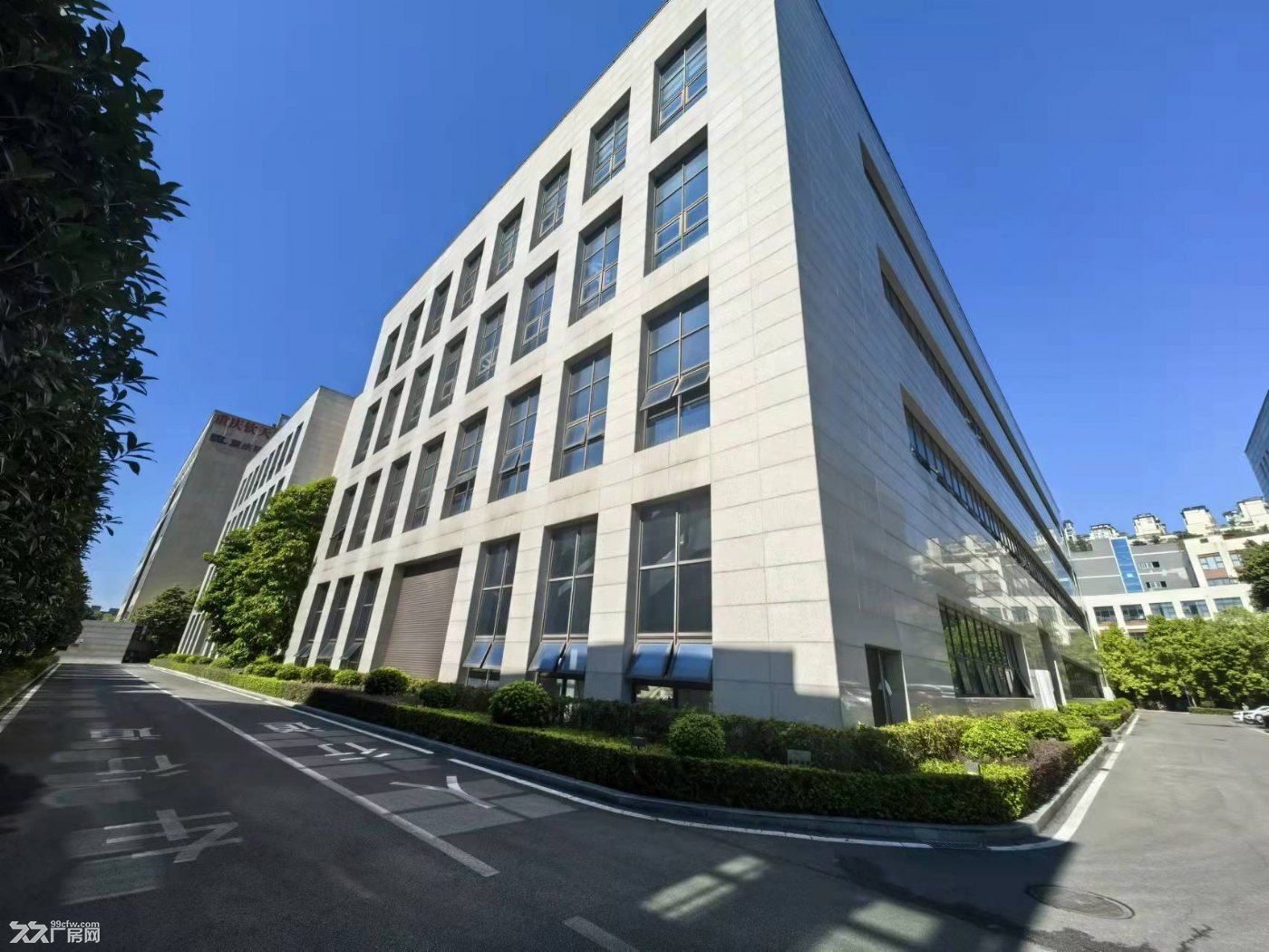 渝北前沿科技城4万和回兴服装城1.2万平米标准丙类厂房出租 - 2