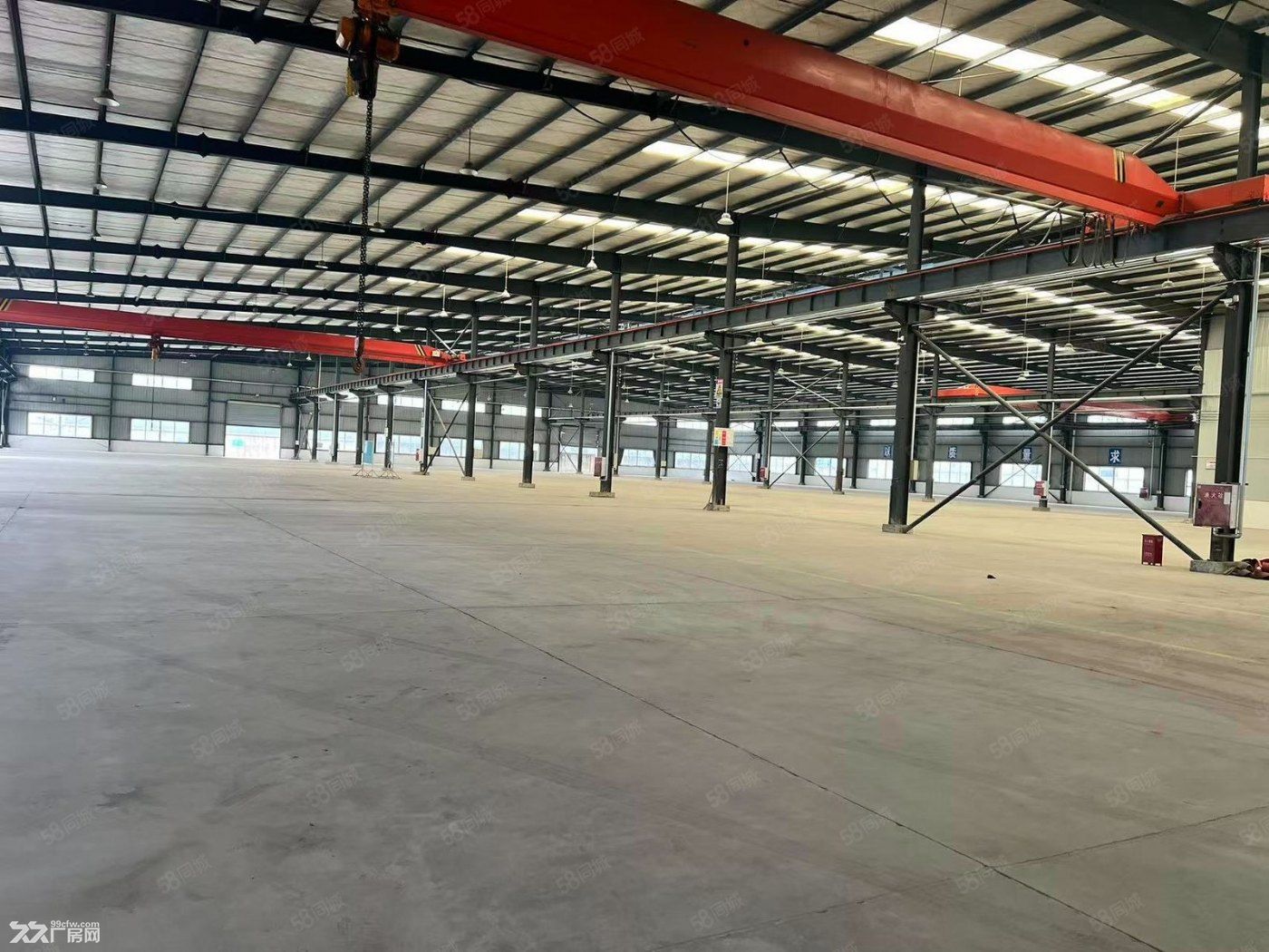 新津工业园3000平5000平米标准厂出租有航车 - 2
