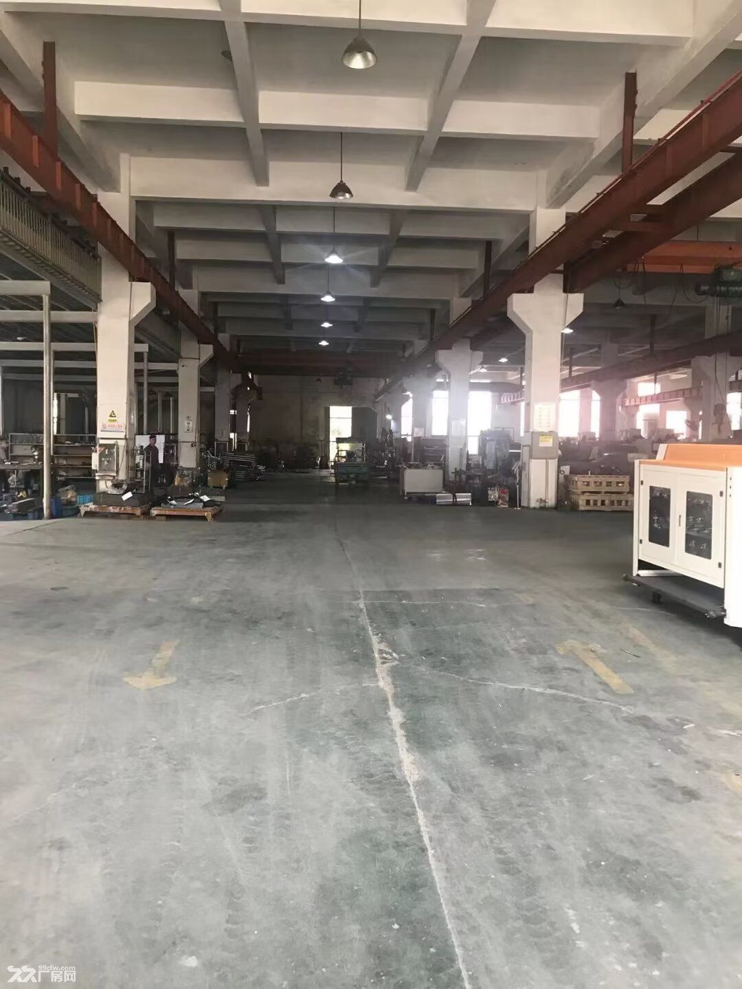 飞云工业区重工厂房出售,车间1-3层,一楼高度10米。