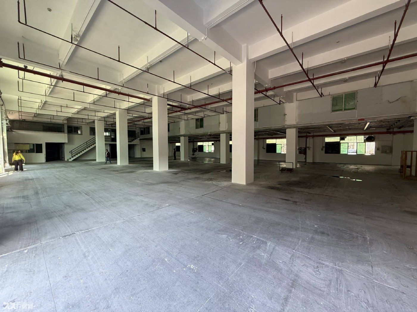 坂田乐荟中心附近一楼面积2000m² 厂房出租