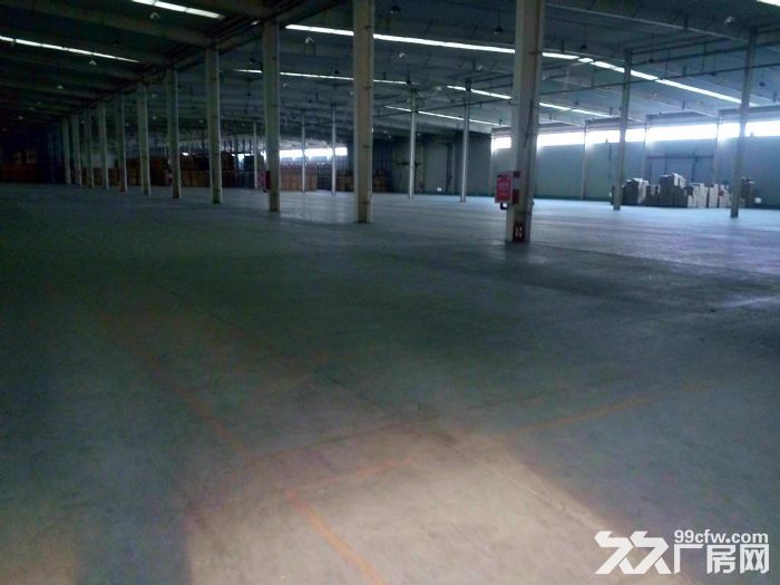开发区20000平方米厂房仓库出租 有平台，场地大，半挂车随