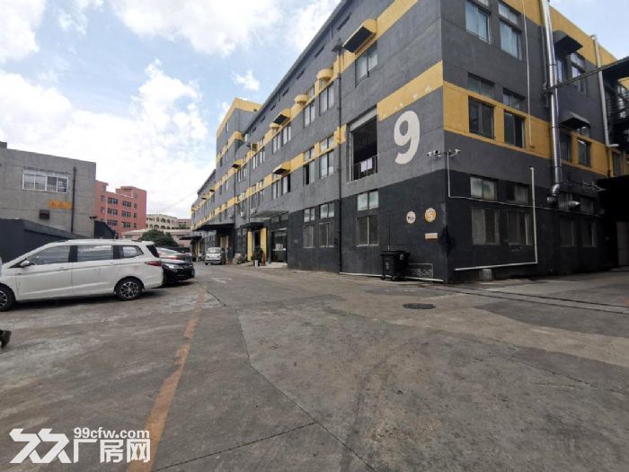 观澜环观南路边一楼精装厂房1100平,高5.5米,带办公区、地坪漆,停车免费