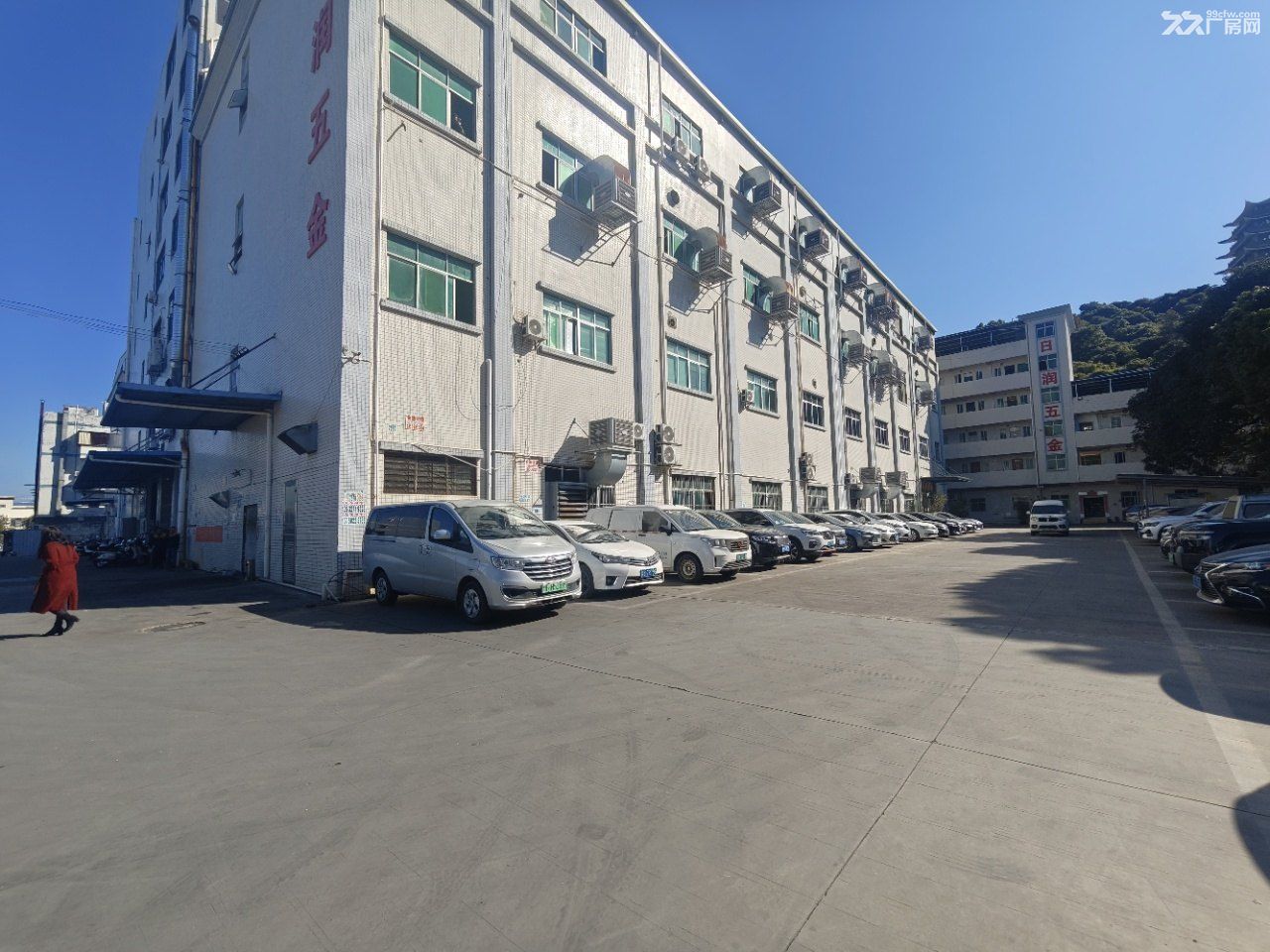 三中标准厂房独栋5300平厂房出租