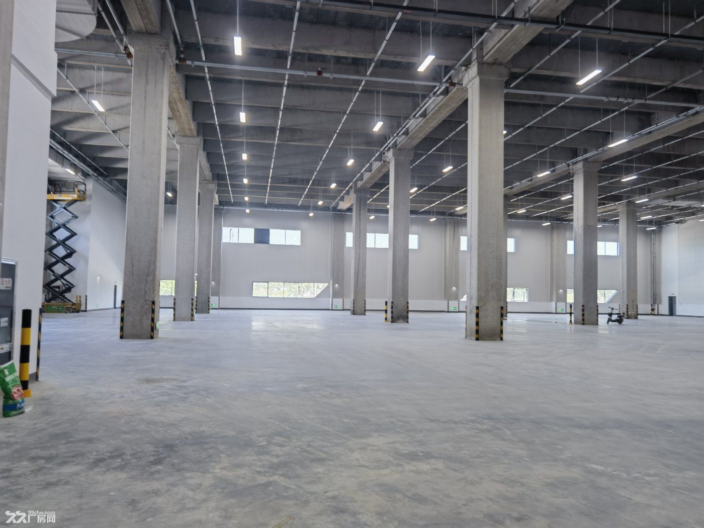 奉贤临港独门独院104板块厂房仓库11000平带行车带5亩场地 - 2