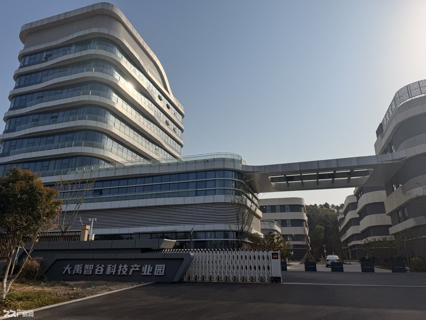 市区江苏大学旁,政府产业园写字楼厂房 - 4