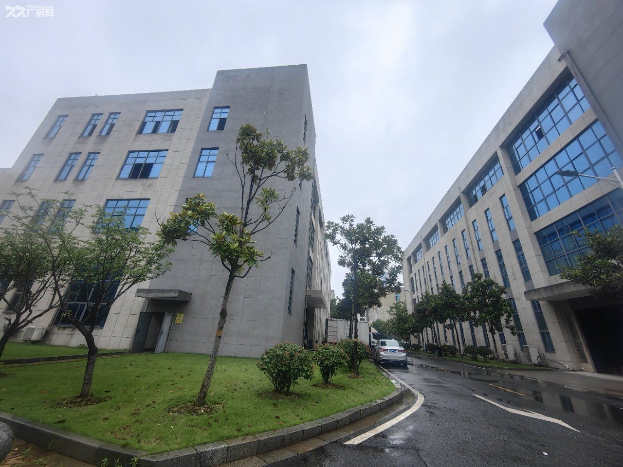 青山 湖昌东工业区LED示范园新出一楼829平米层高6米厂房出租