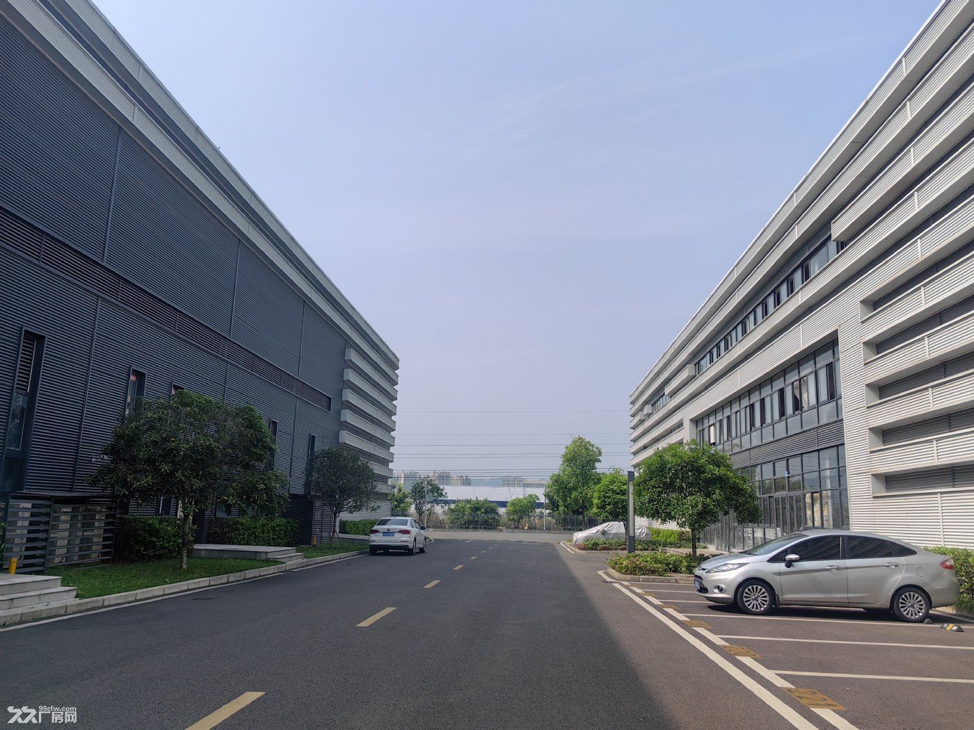 大学城，11米单层钢构，大货门，金刚砂+牛腿 - 7