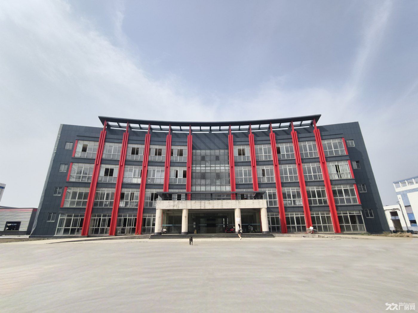 243 亩厂房位于住宅集中区旁，6 公里商圈覆盖，主道环绕交通便捷 - 2
