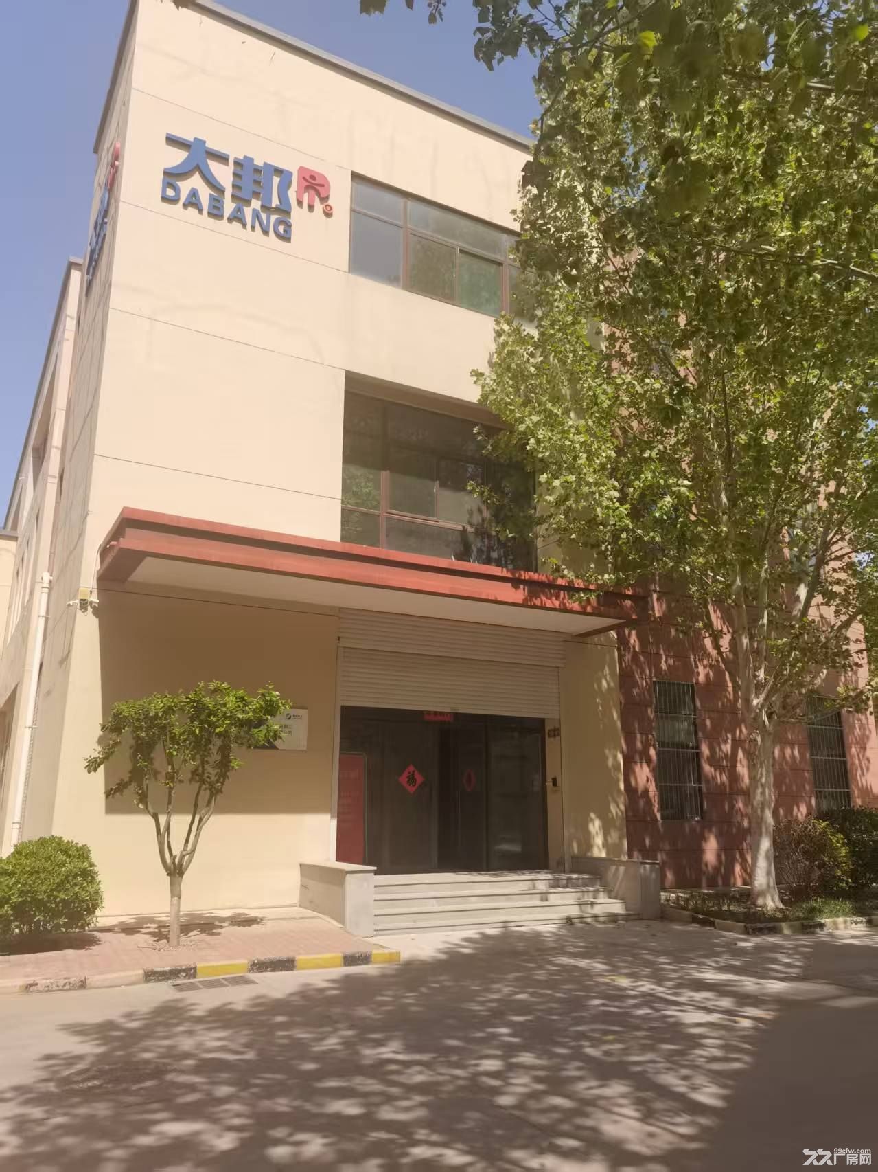 厂房独立，交通方便，内有电梯，上下货品方便，有冷库