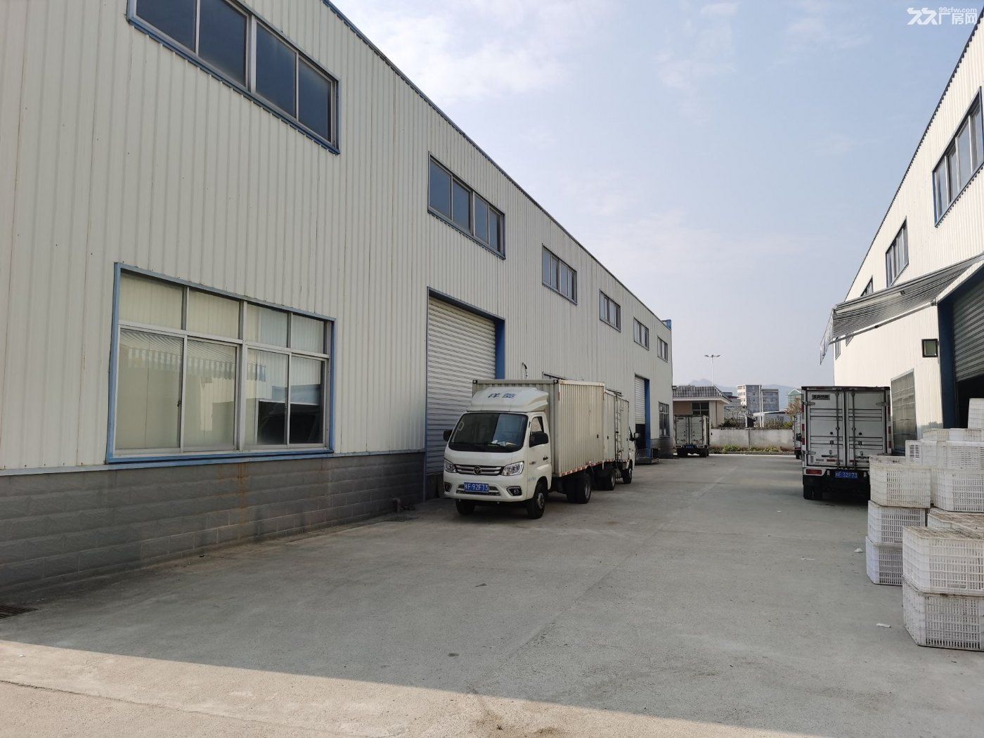 上杭钢构标准9米高新厂房办公豪华装修带电器