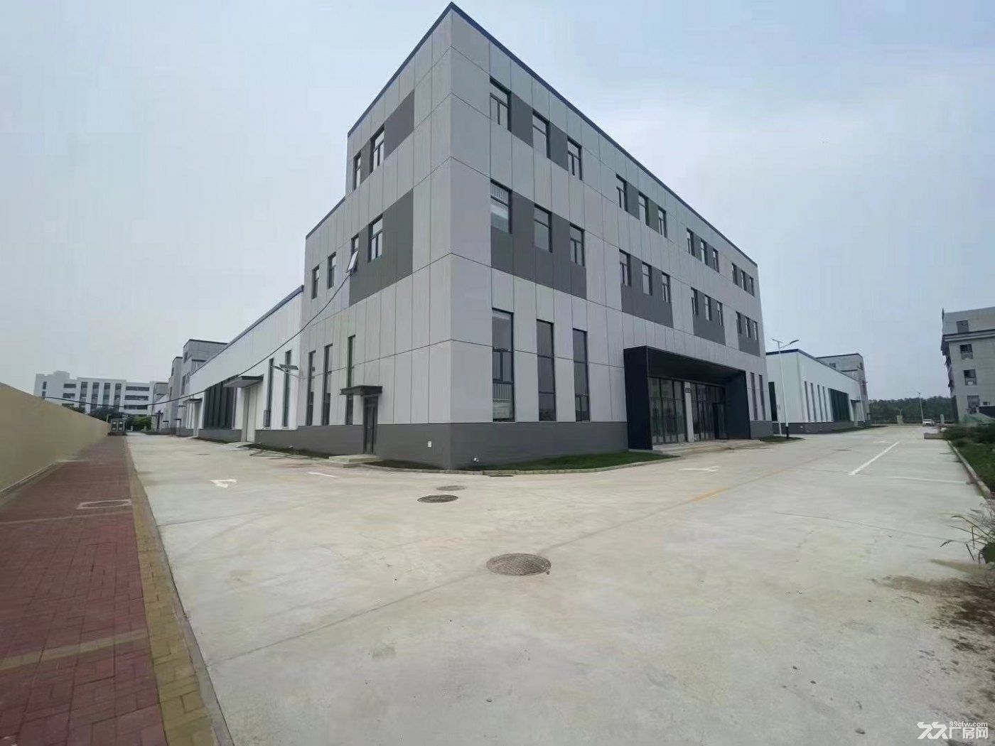 天津单层轻钢厂房 可环评 有房本 现房出售