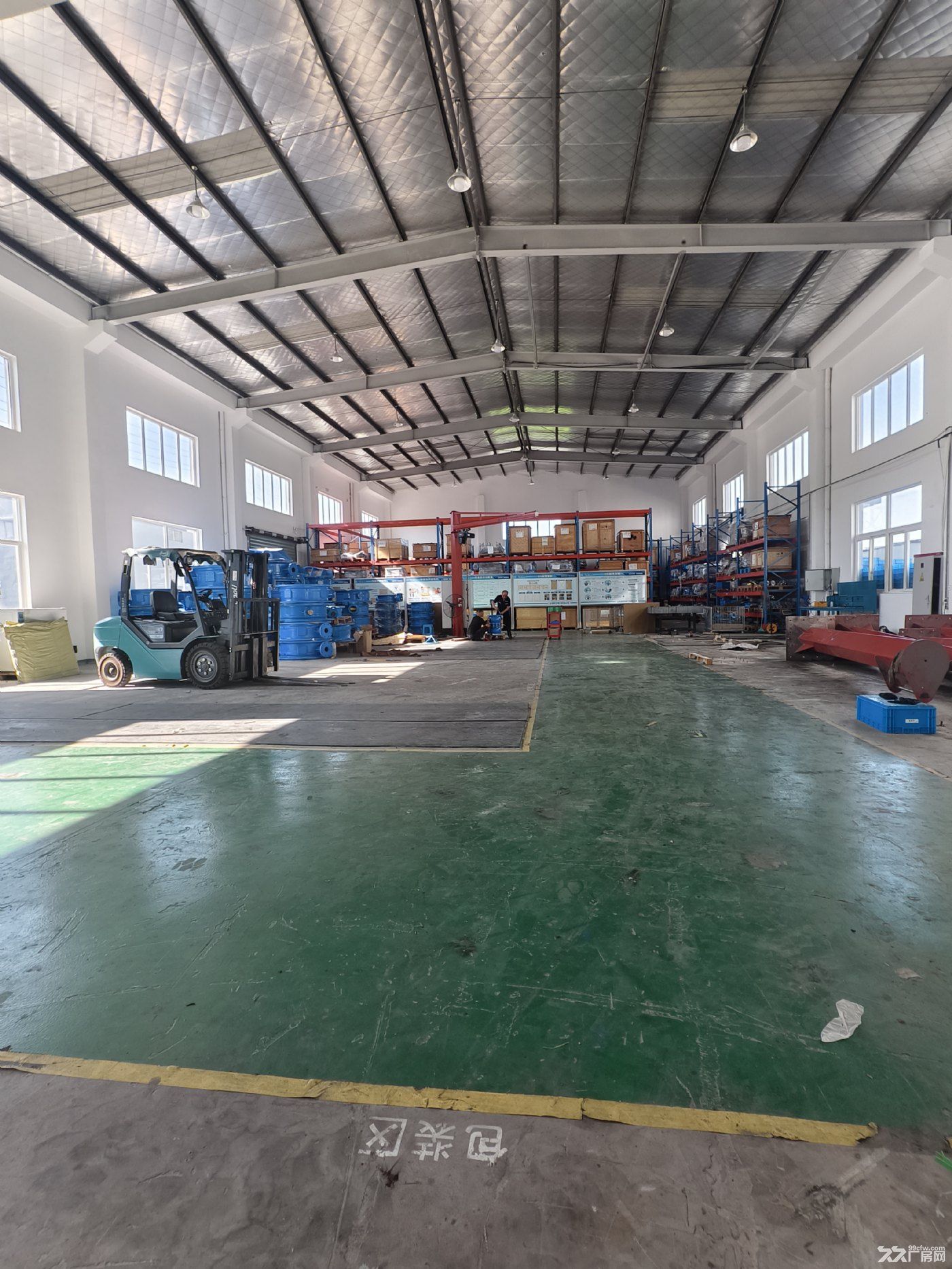 一房东,独门独院,有办公室,证件齐全,场地大
