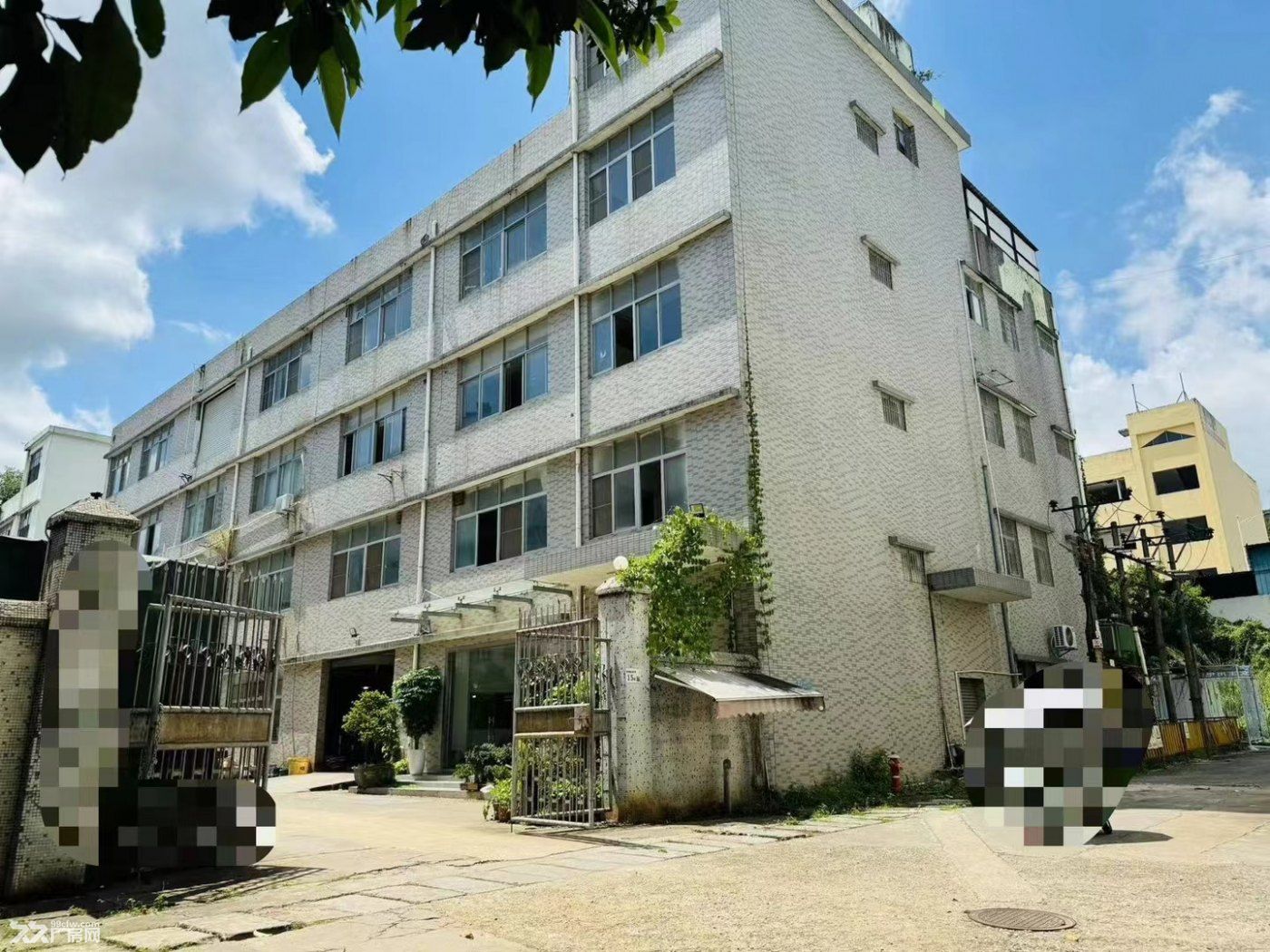 深圳石岩罗祖地铁口新出独门她院厂房出租面积50000平