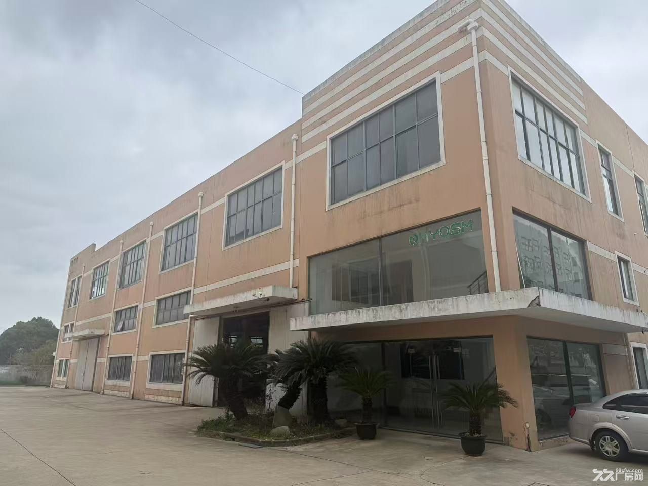 临港万祥工业园区 3800平独栋厂房 房东直租 交通便捷 停车方便
