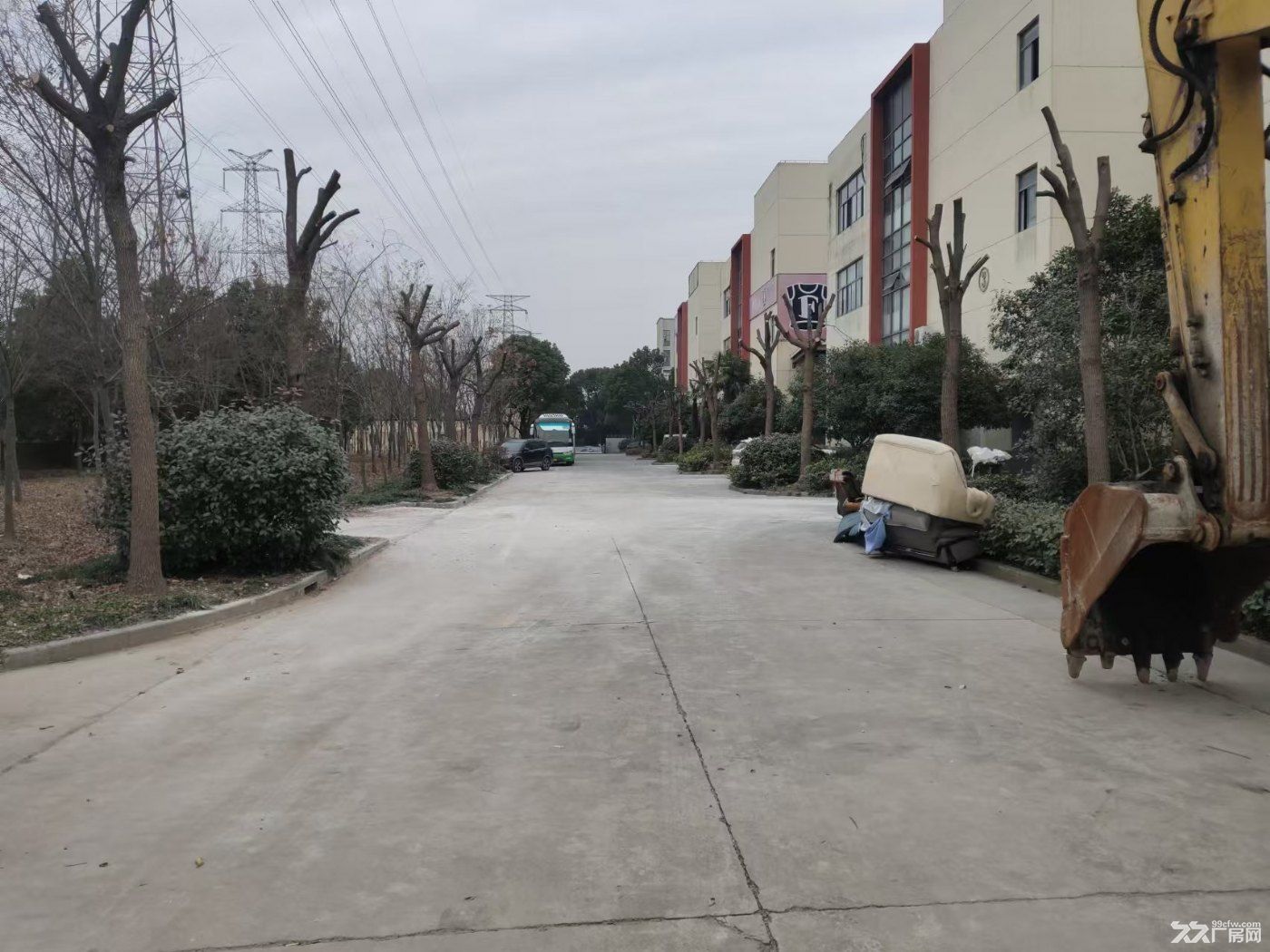 一手房东直租，底楼1.1元整租更优惠，104板块产证齐全，有货梯，紧邻高速公路 - 4