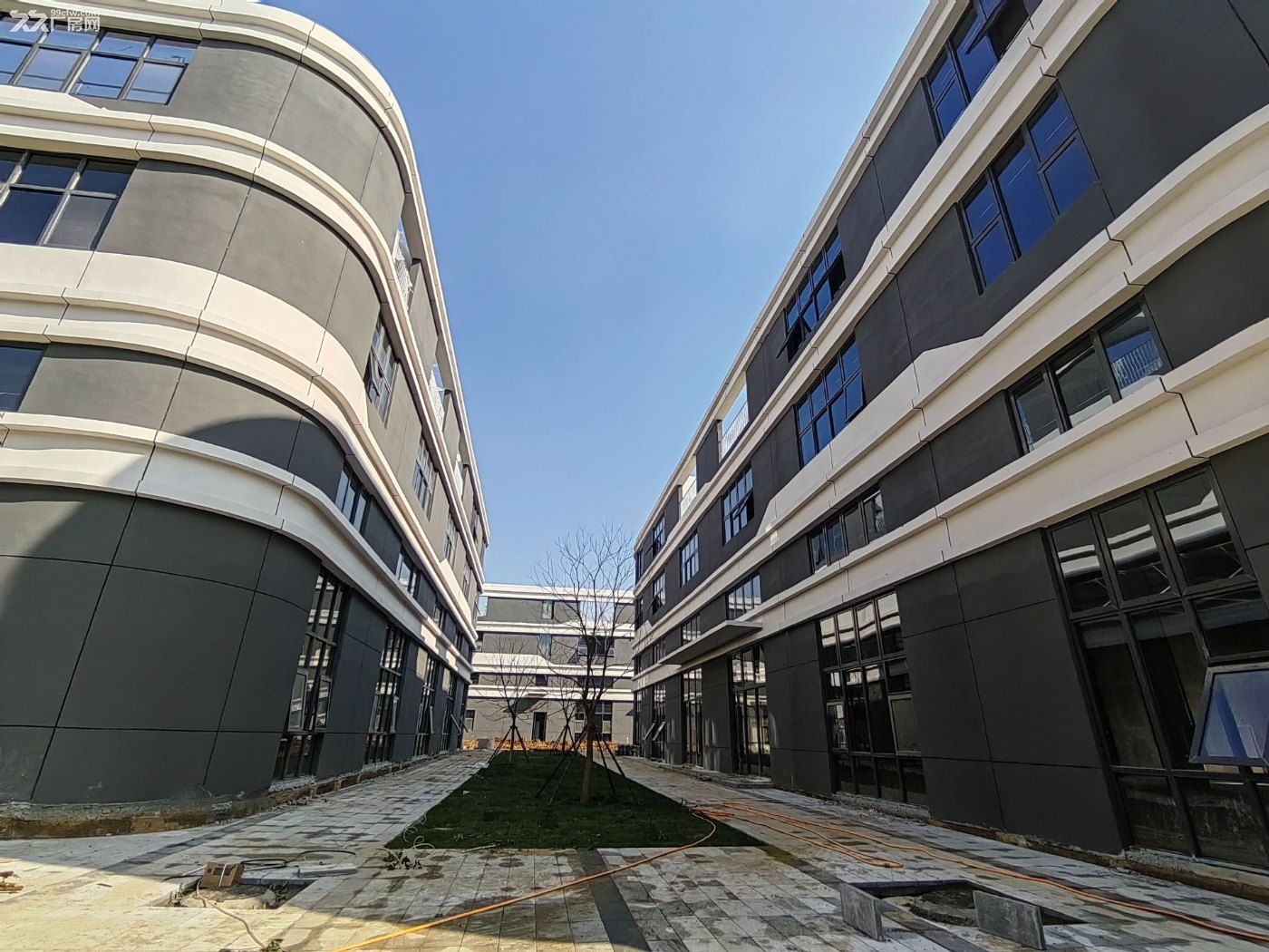 经开区甲类厂房出租,3000㎡可分租,金刚砂地坪,园区入口可进大货车 - 2