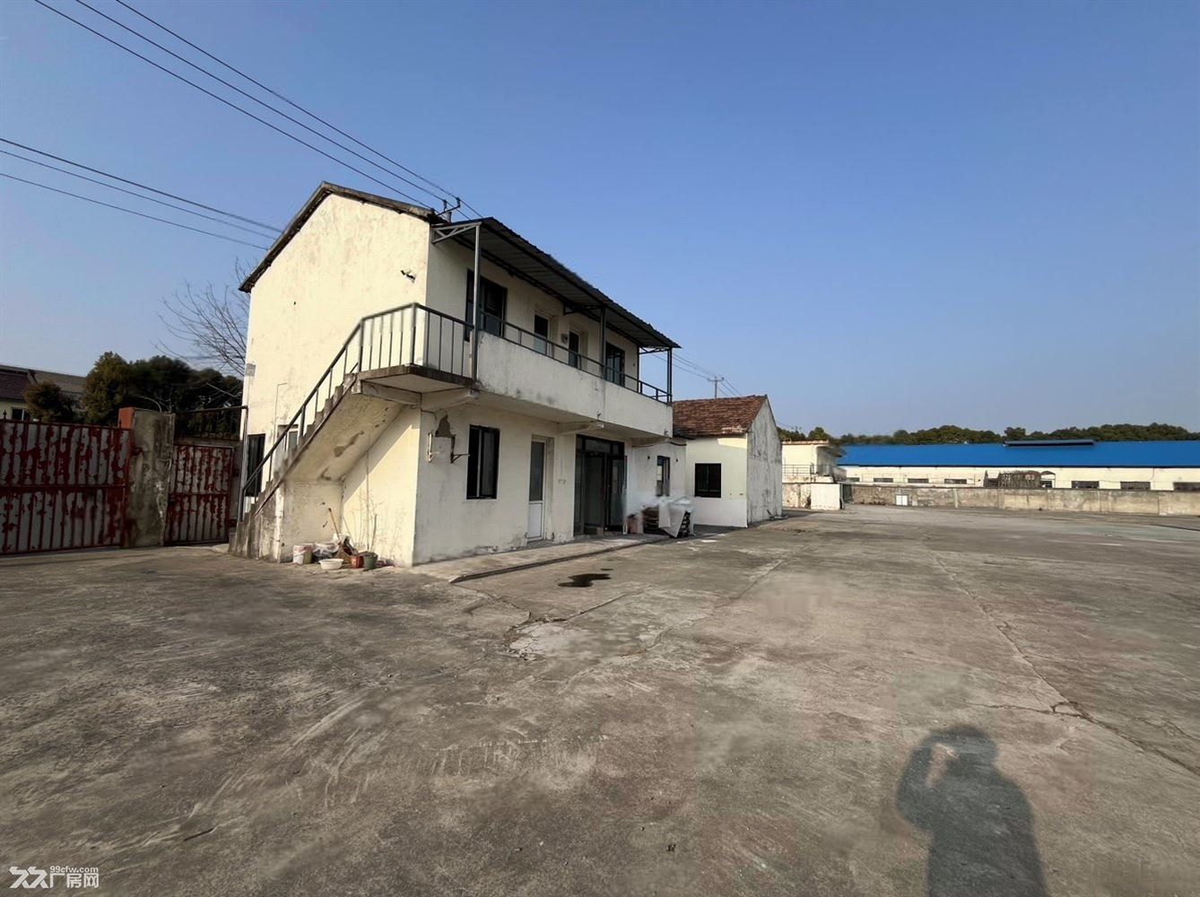 招商;招商:马陆新出水泥场地5亩 可以做充电桩 无污染都可以做。 - 2