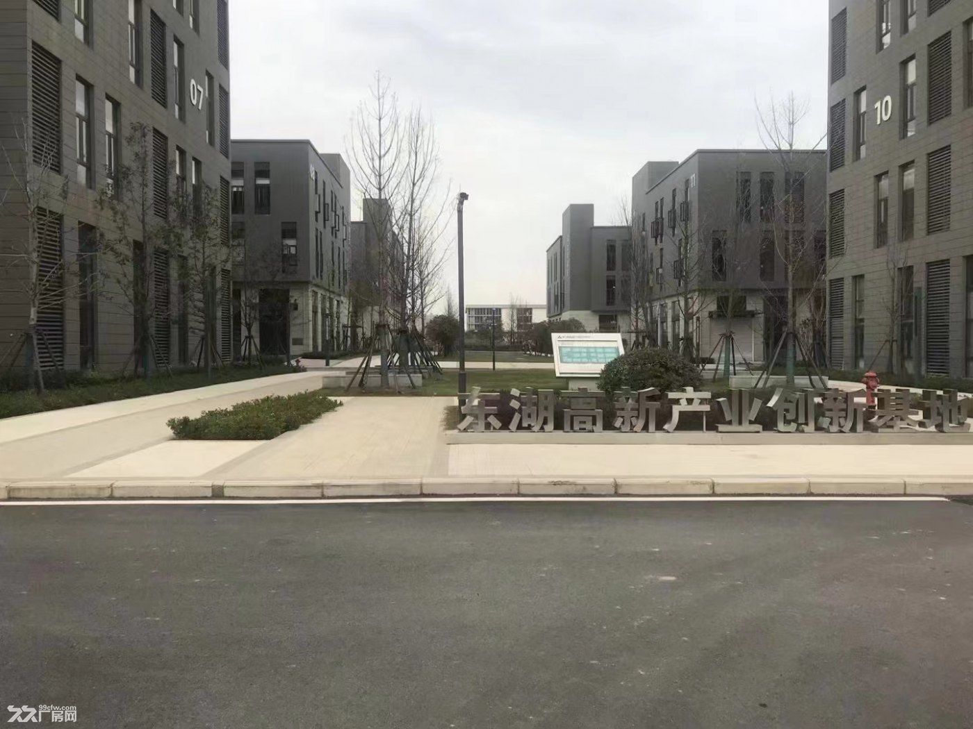 东湖高新产业创新基地标准厂房出租 - 2