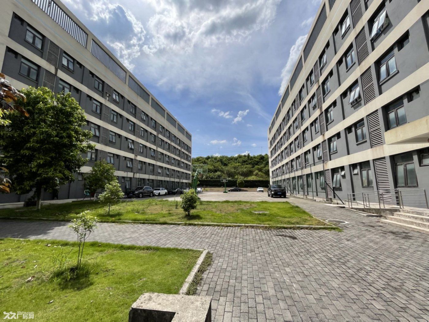 重庆北碚水土工业园区厂房出租,千级无尘车间,配置仓库,货梯,办公区,宿舍,食堂。 - 3