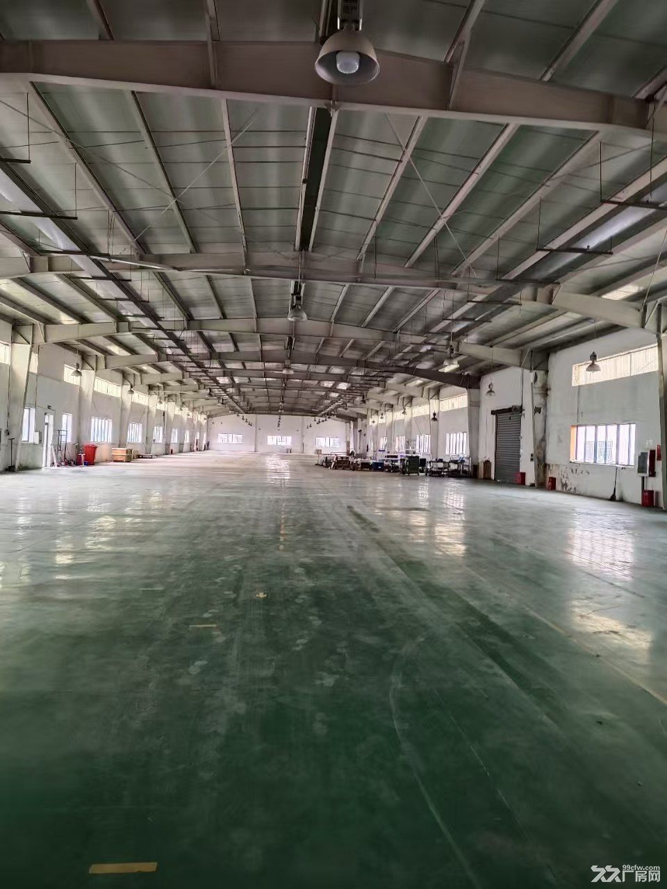 金山工业园区2300平方米单层厂房出售