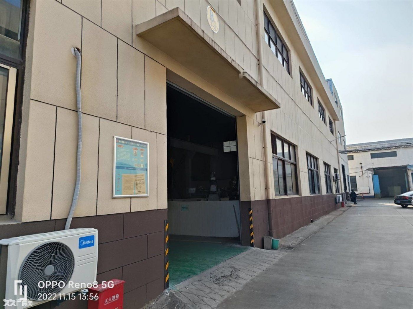 嘉松北路7301新出全新单层厂房1100平方米送600平阁楼 - 3