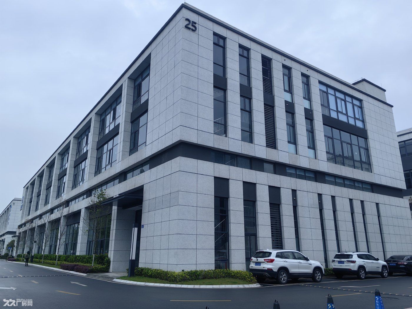 两江新区,轻轨站+公租房,400㎡精装厂房出租 - 6