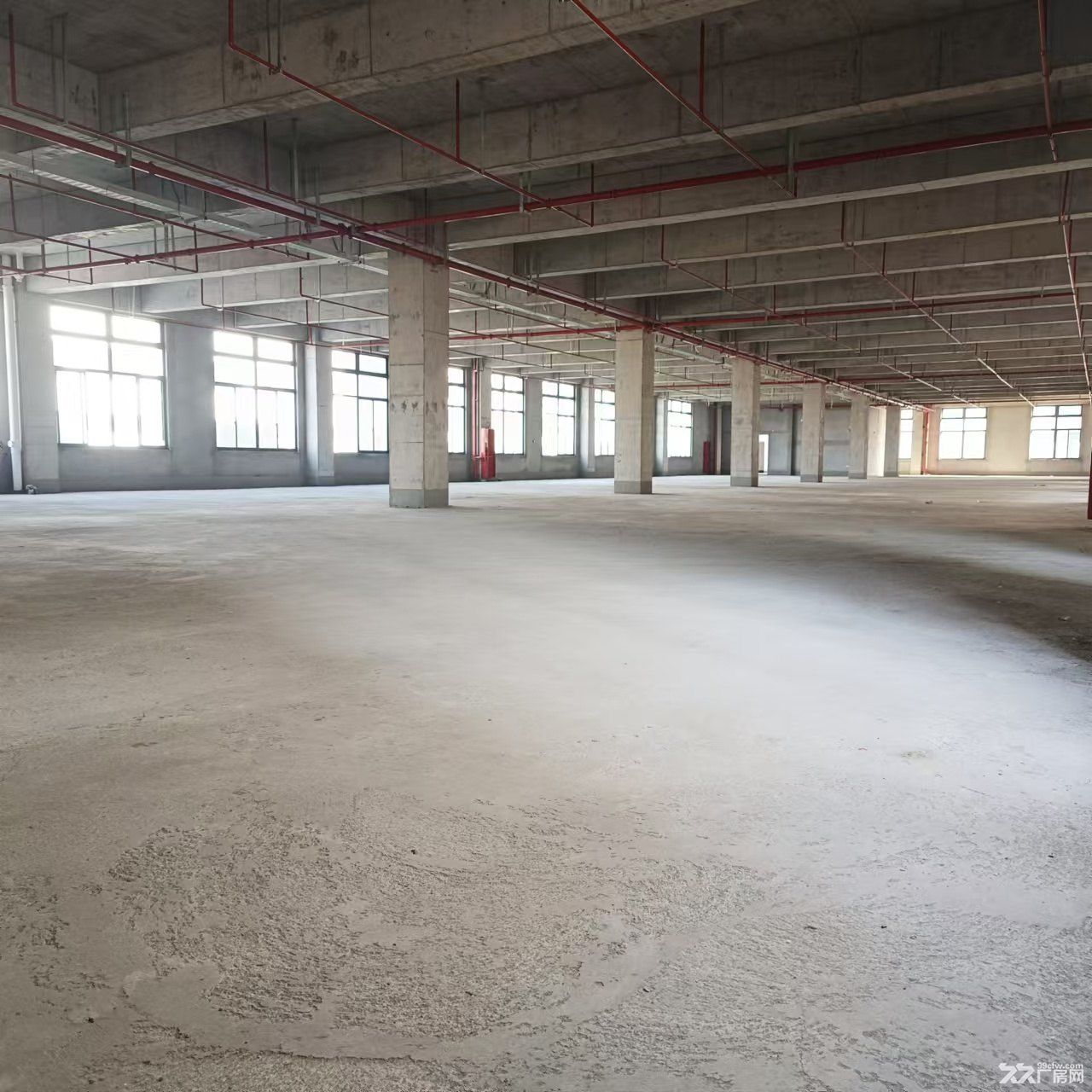 配套完善的食品厂房现房招商，可租可售，面积1500——8000平
