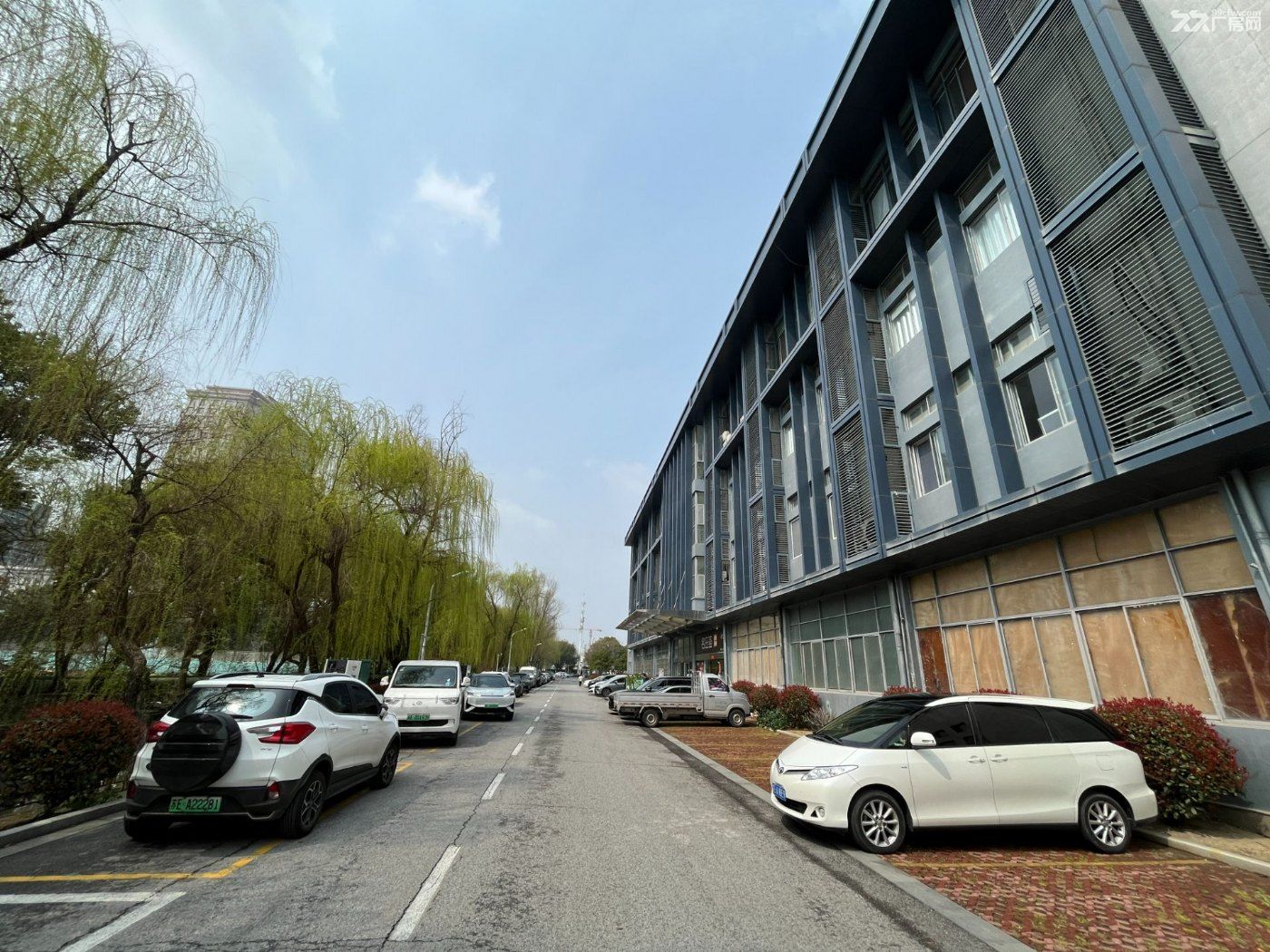 吴中白金汉爵对面,金家桥南地铁口200米,500平精装修办公室,预留厨房会所接待