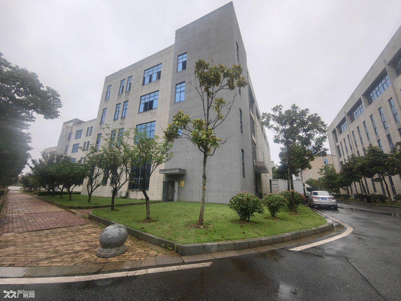 南昌市青山湖区昌东工业区义坊路LED示范园新出一楼1590平米厂房出租 - 2