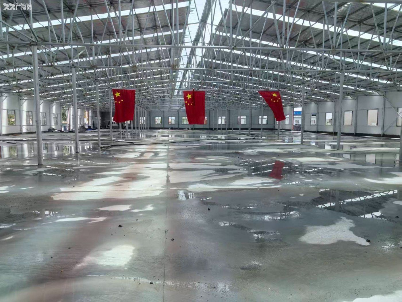 该厂房位于马三街道国际物流园旁边,占地11亩,厂房面积4500平,另有办公