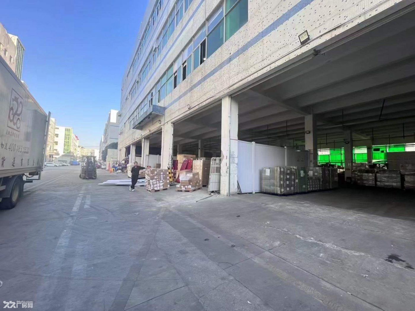 龙华大浪一楼2400m²厂房出租 330m²起分租 - 2