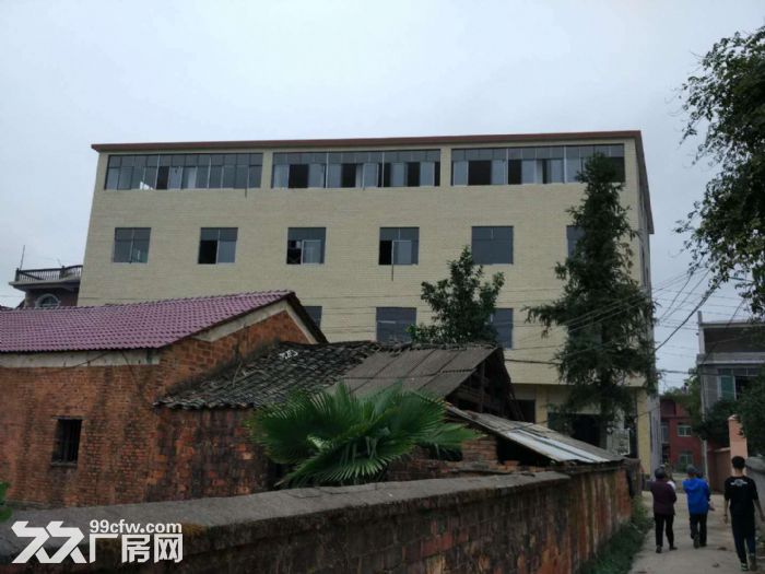 1600平米四层框架新房招租。独门独院。好停车。交通便利。
