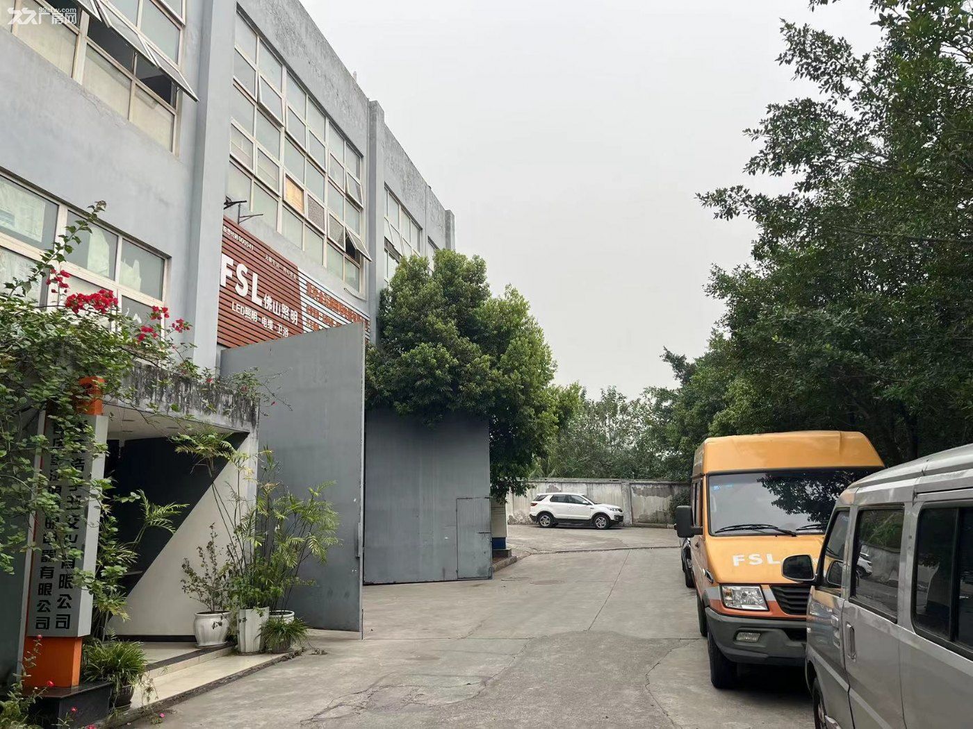 渝北区回兴服装城长河轻轨站附近标准厂房仓库出租 - 7