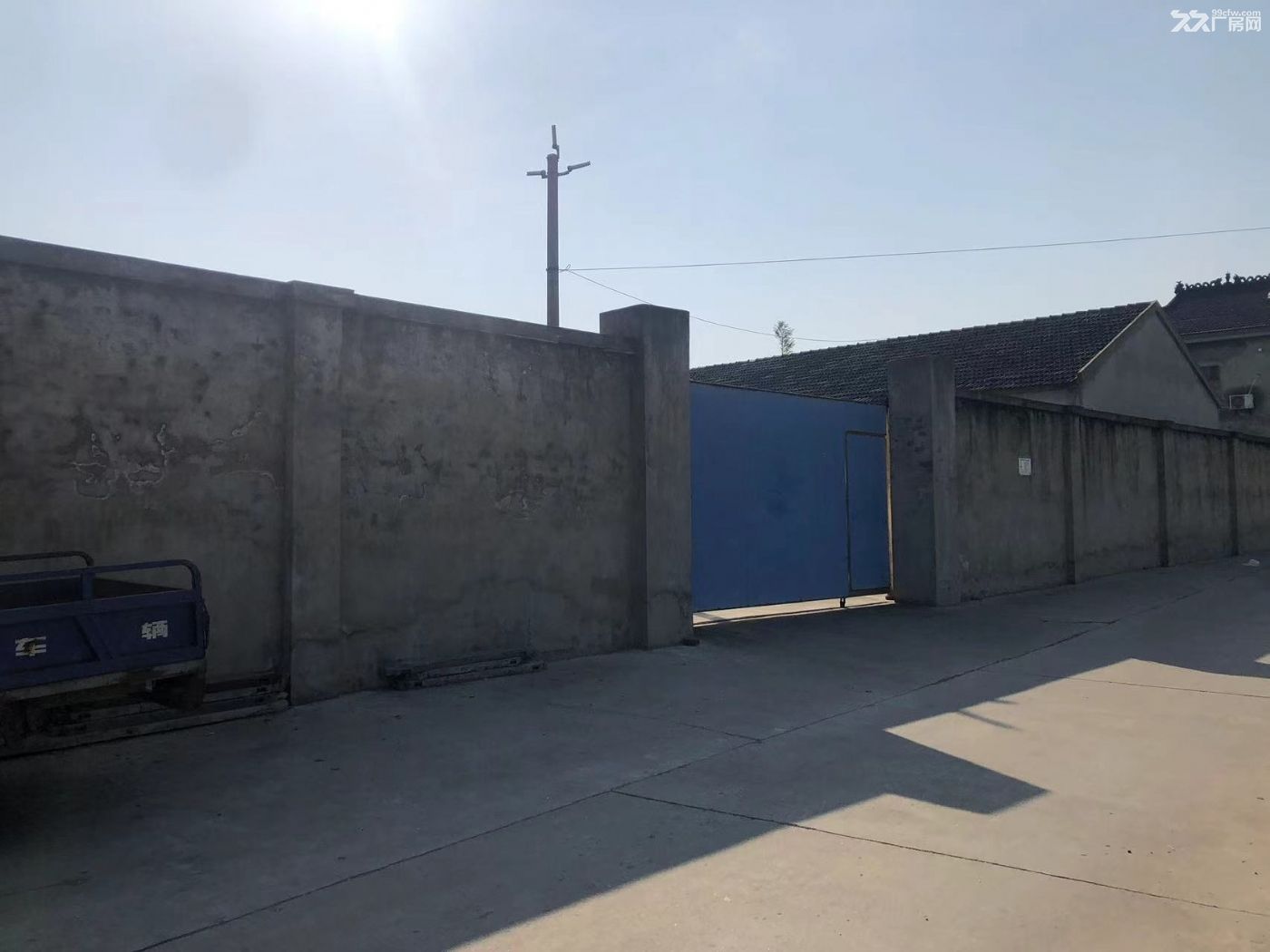 靠近高速公路路口，靠近国道和省道，可做仓库，小型厂房