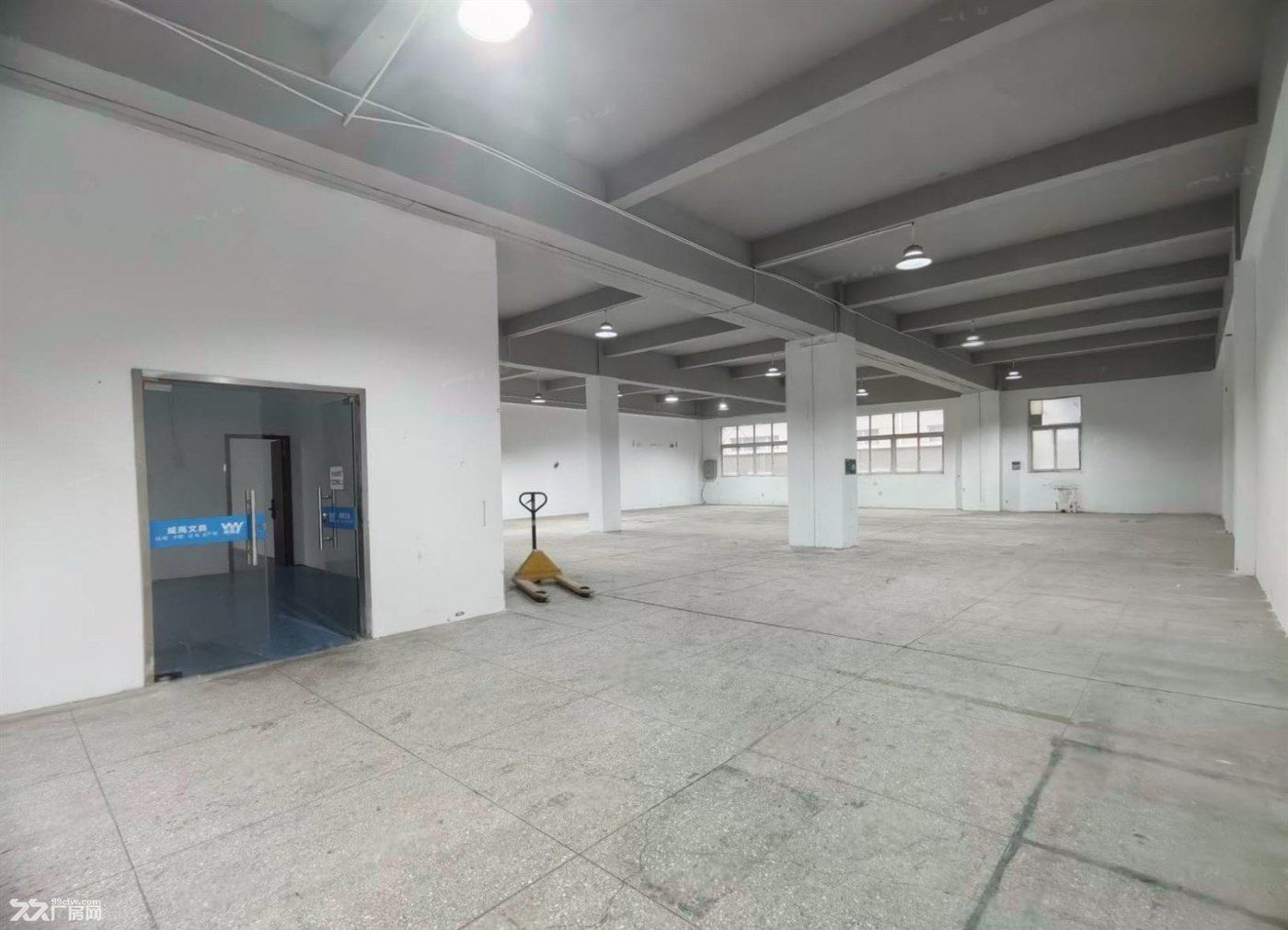 房东出租:江桥金园四路仓库 一楼500平厂房仓库 场地大停车卸货方便 - 6